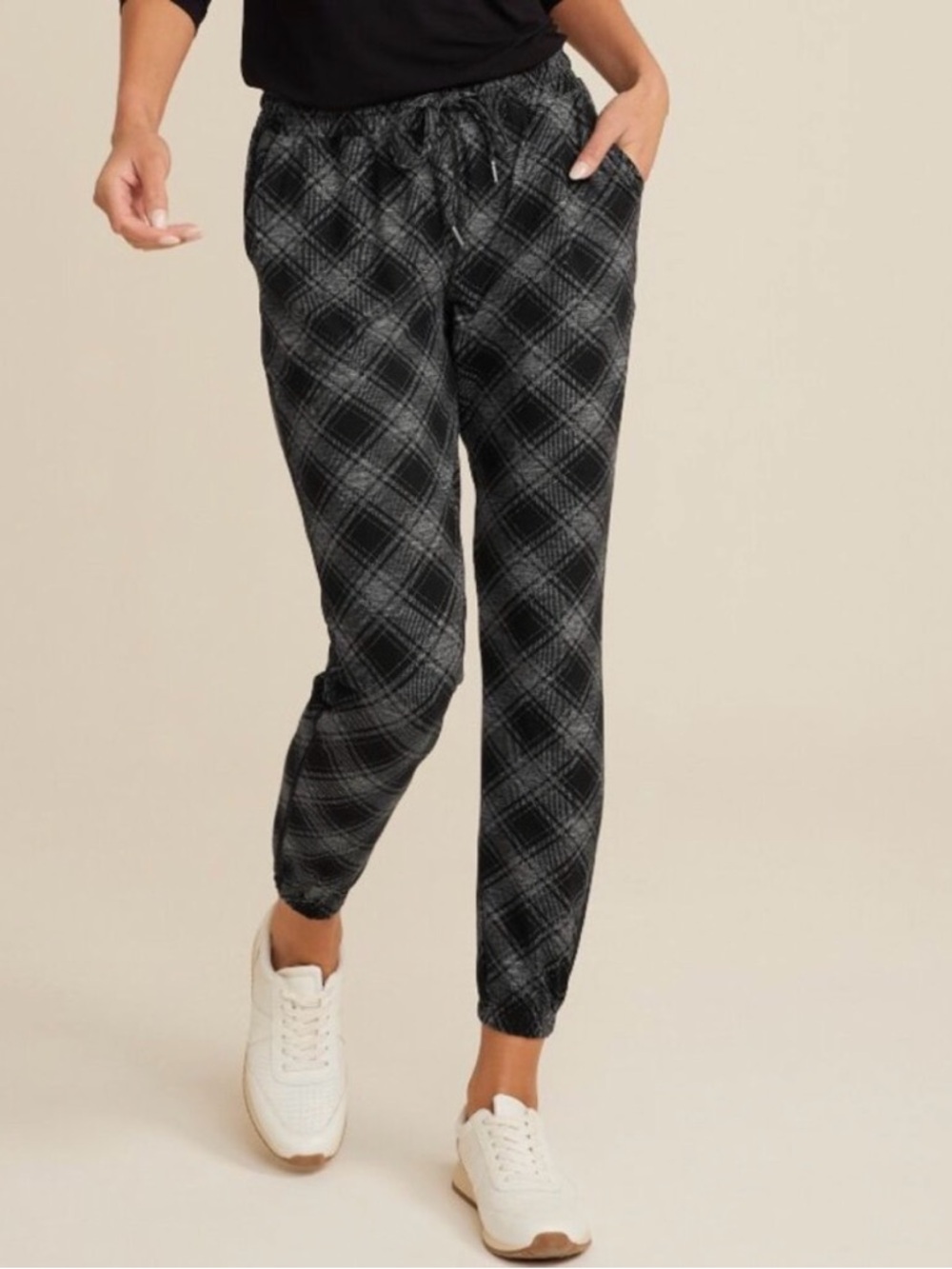 Maurices Heathered Plaid Black & Gray Jogger Pants